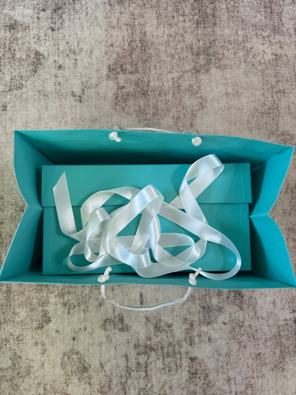 Tiffany & Co. Clear Crystal Wine Glasses with Iconic Blue Box - Picture 8 of 8